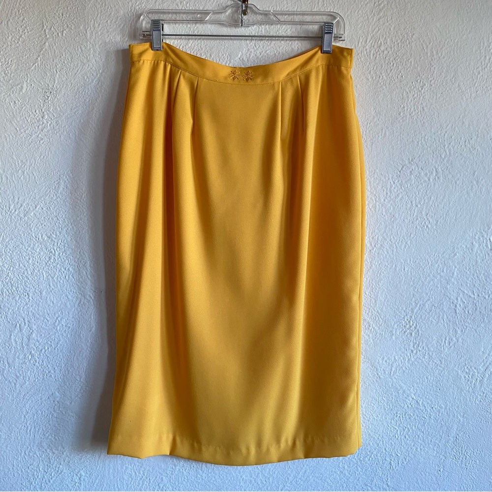 Butter yellow Polyester pencil skirt - excellent condition Size 12